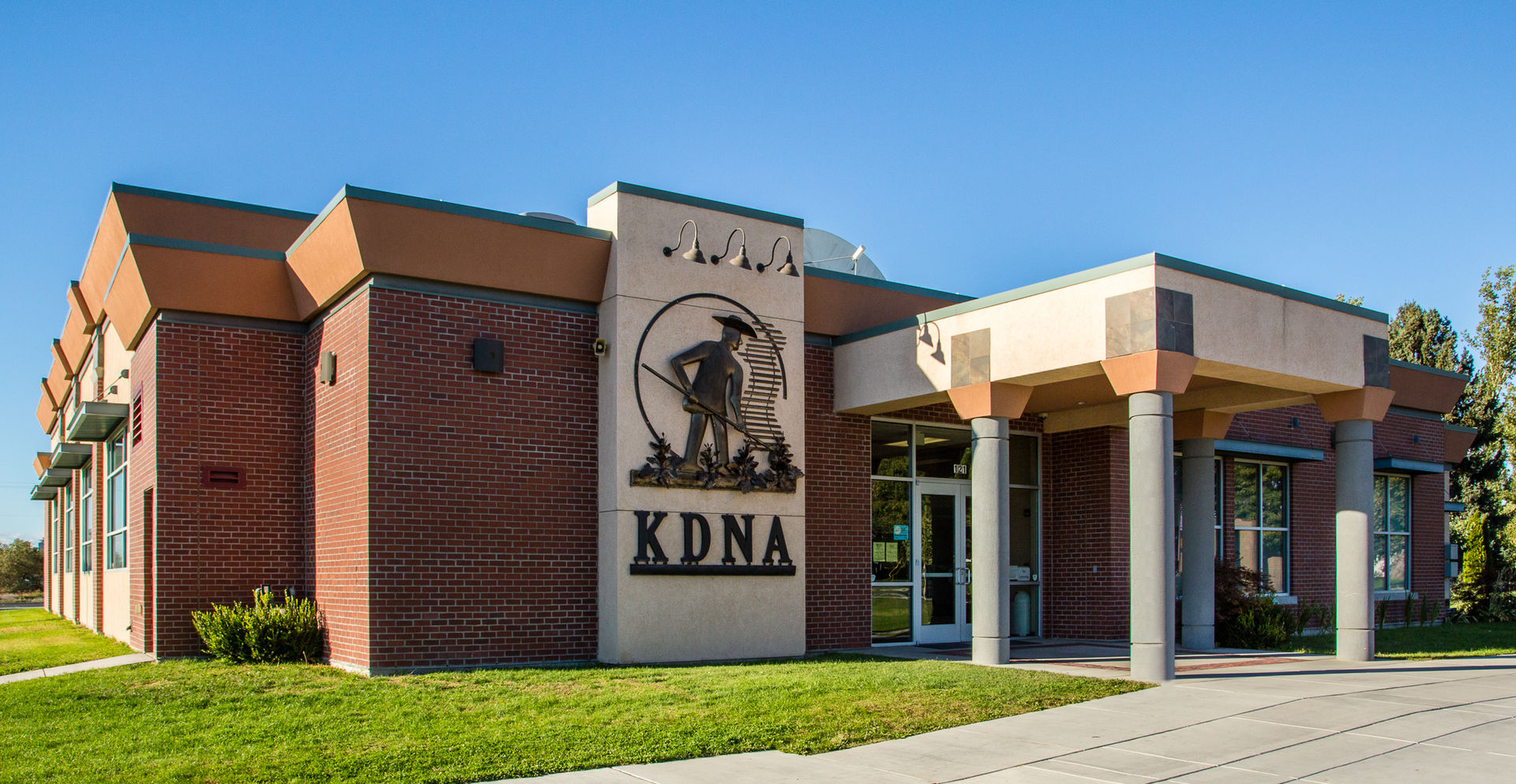 Spanish Radio in Yakima Valley Jeopardized by Funding Loss Spanish Radio in Yakima Valley Jeopardized by Funding Loss